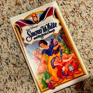 Used, DISNEY Snow White & the 7 Dwarfs VHS 🍎